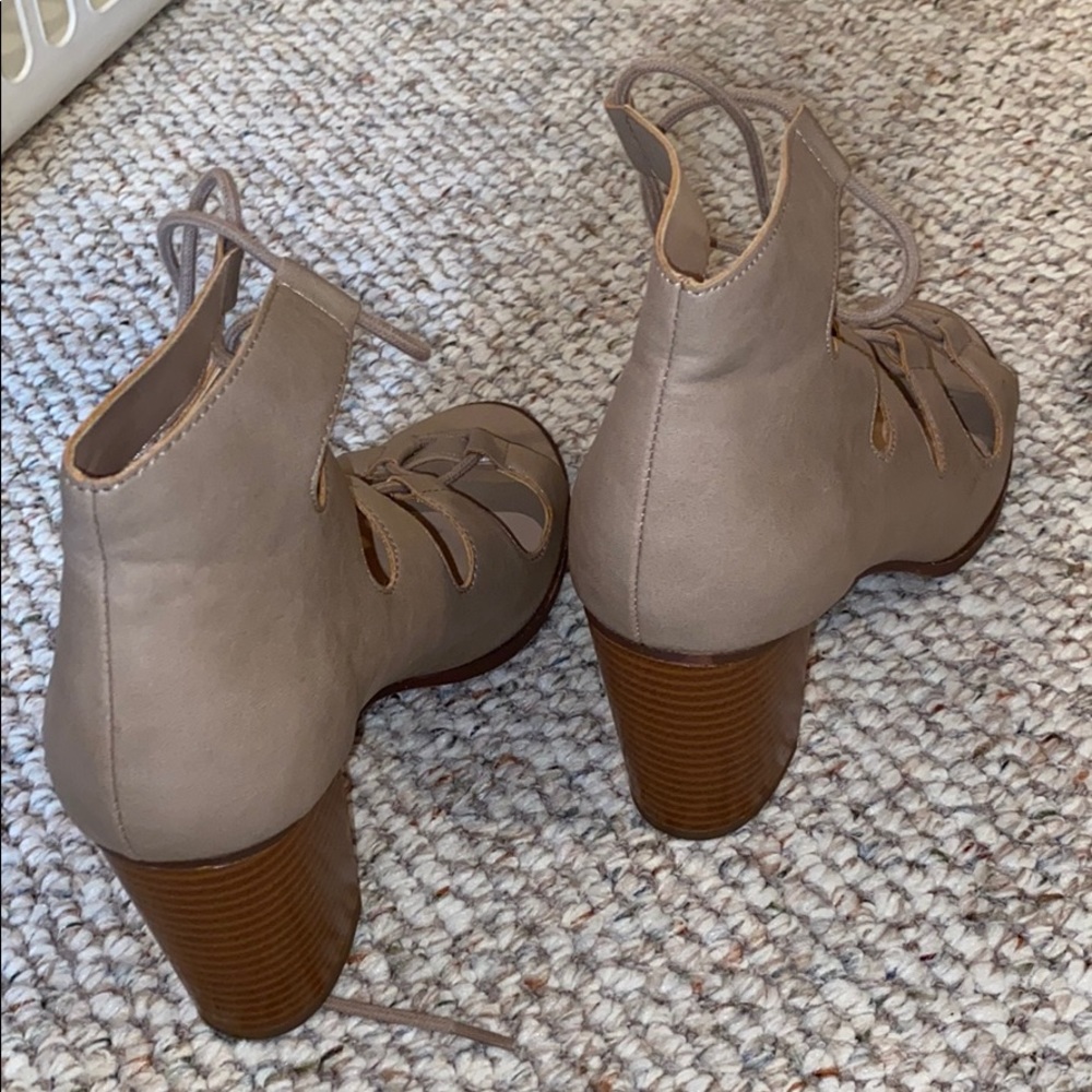 Heels - Picture 3 of 3